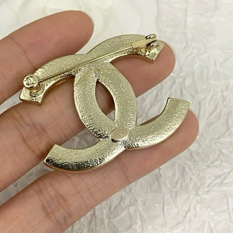 chanel brooches pour femme s_12240361